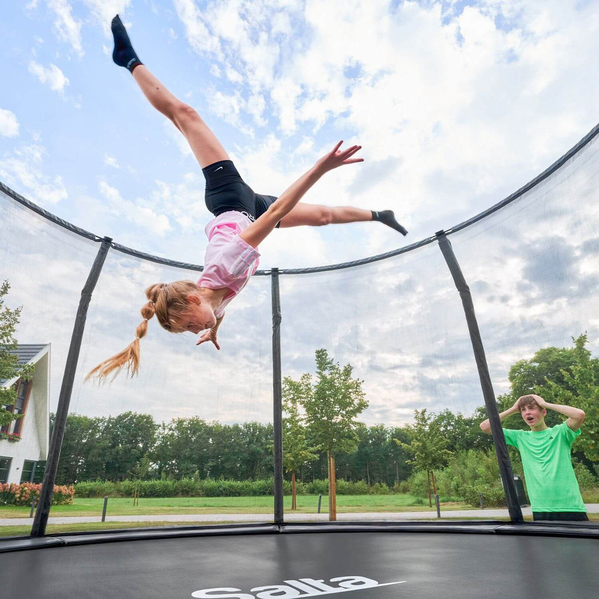 Salta 8.5ft Premium Black Pro Round Trampoline + Safety Net