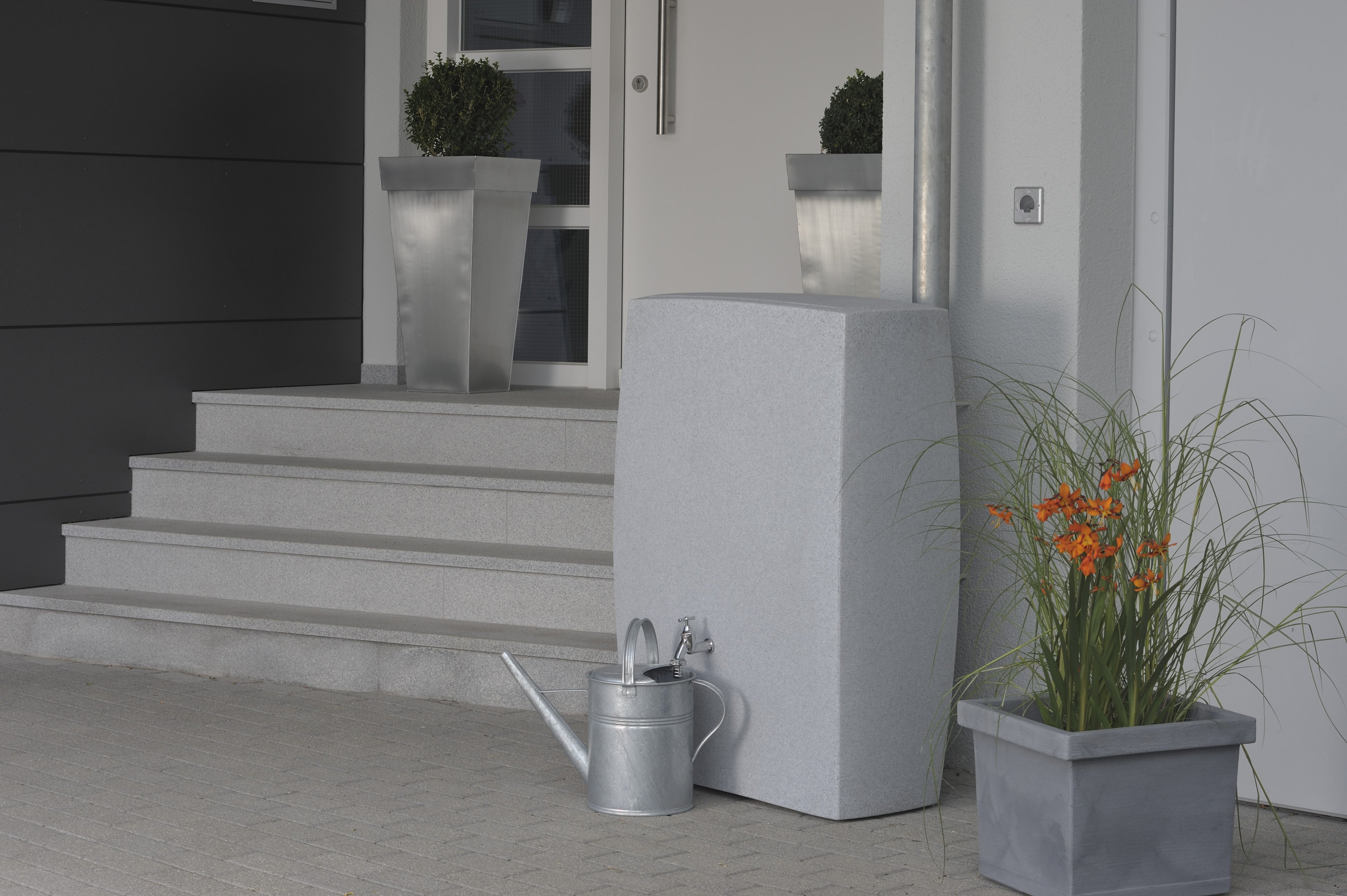 Noblesse 275 Litre Slim Water Butt with Optional Planter
