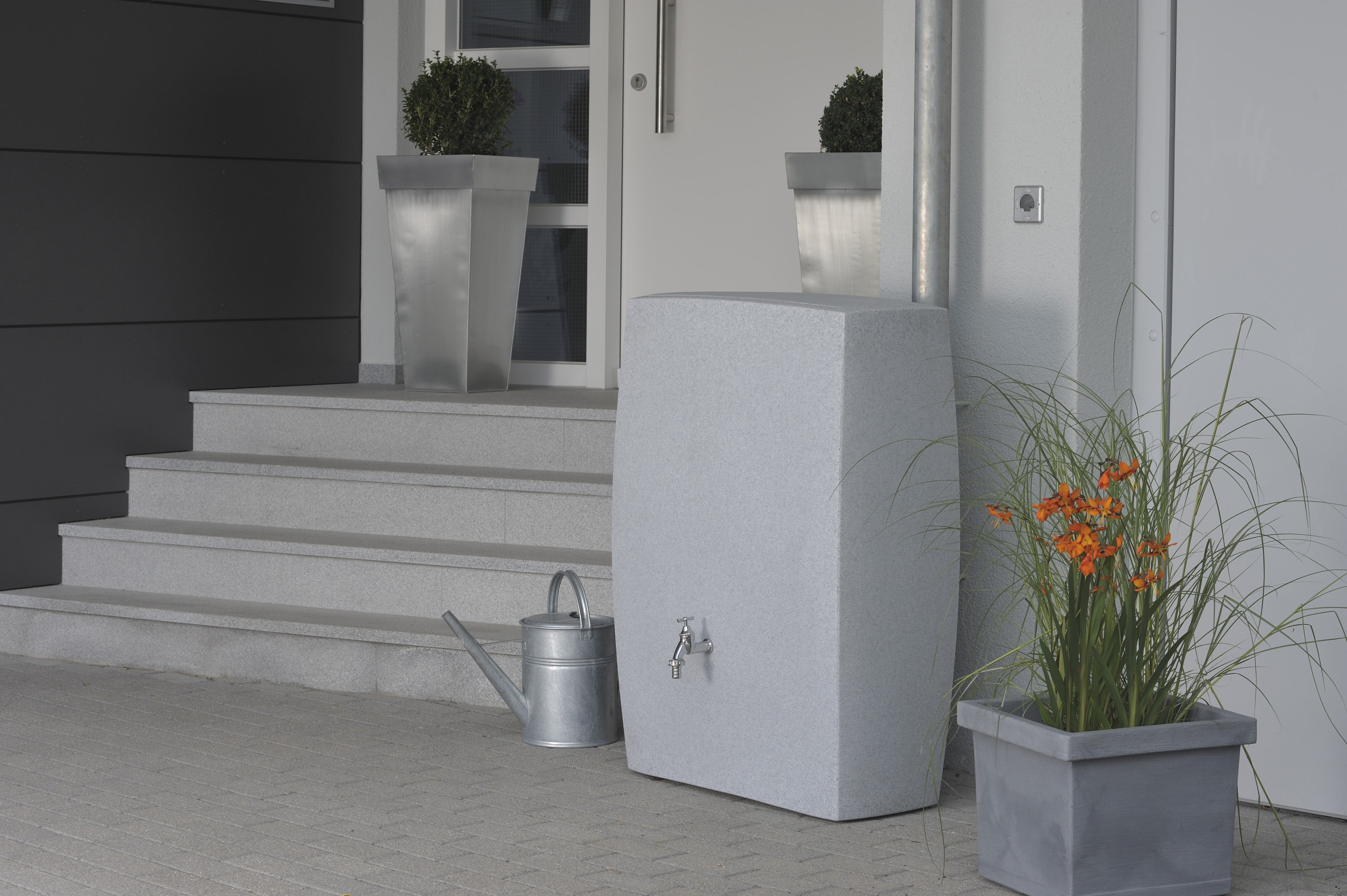 Noblesse 275 Litre Slim Water Butt with Optional Planter