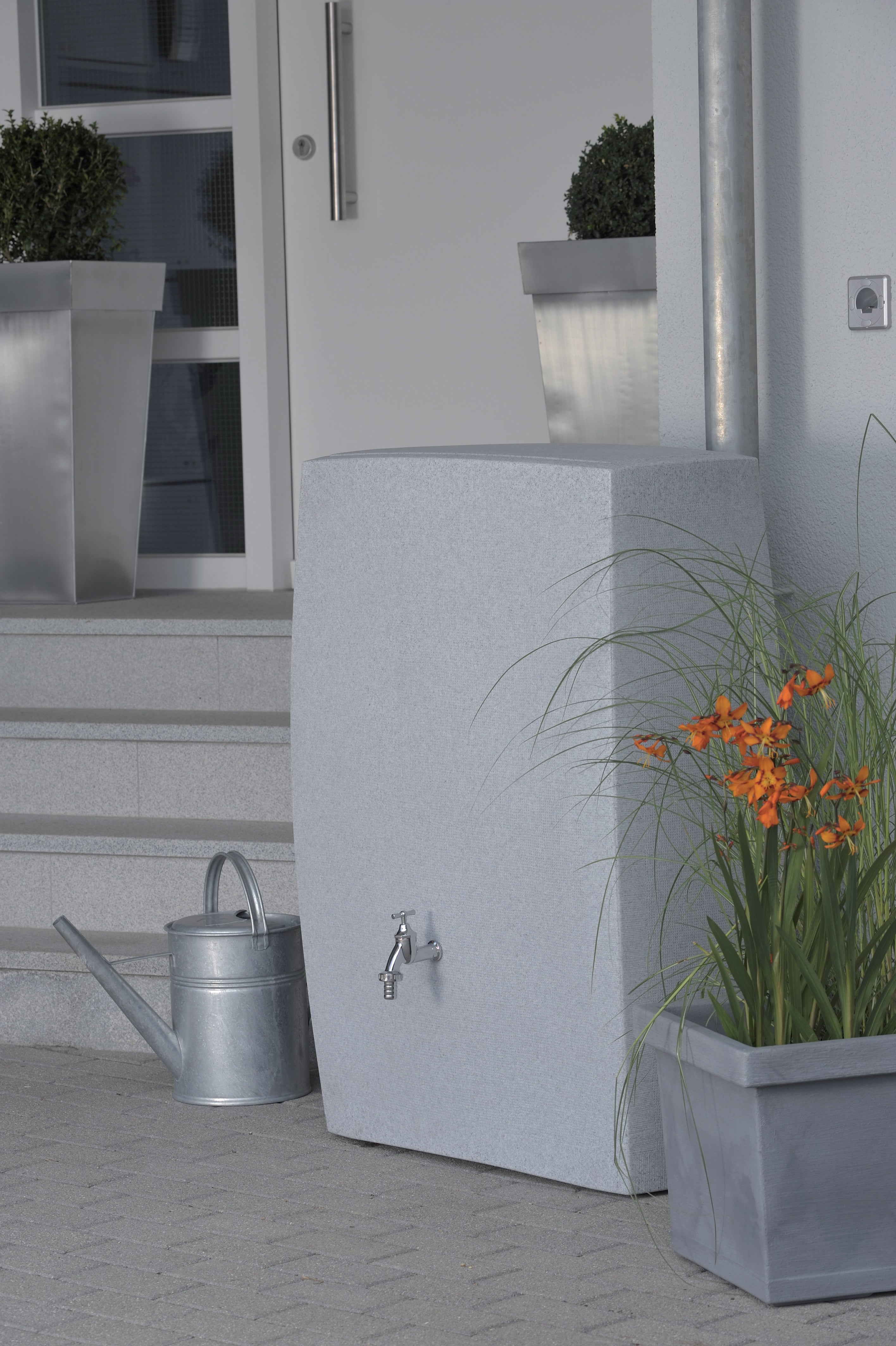 Noblesse 275 Litre Slim Water Butt with Optional Planter