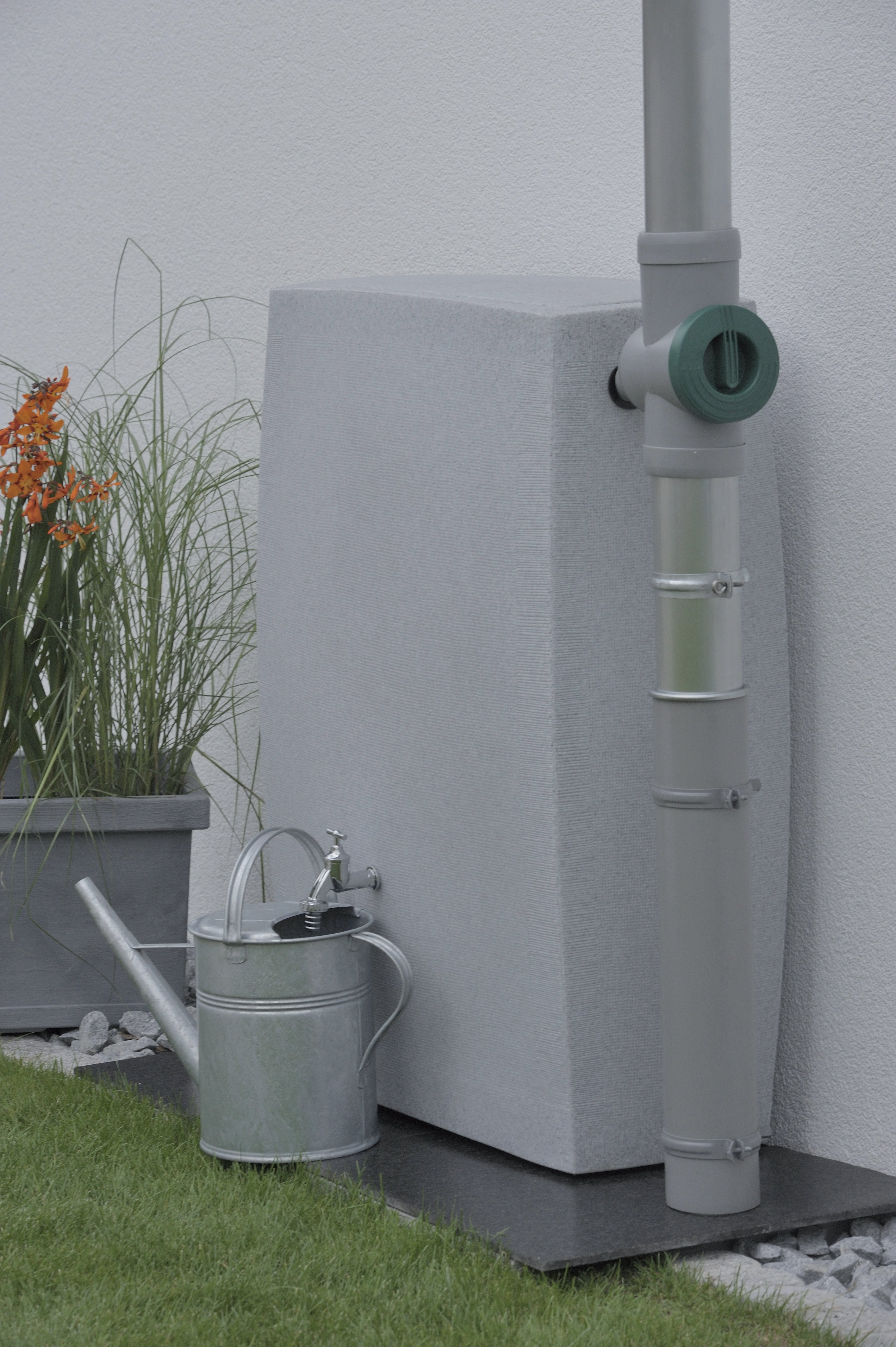 Noblesse 275 Litre Slim Water Butt with Optional Planter