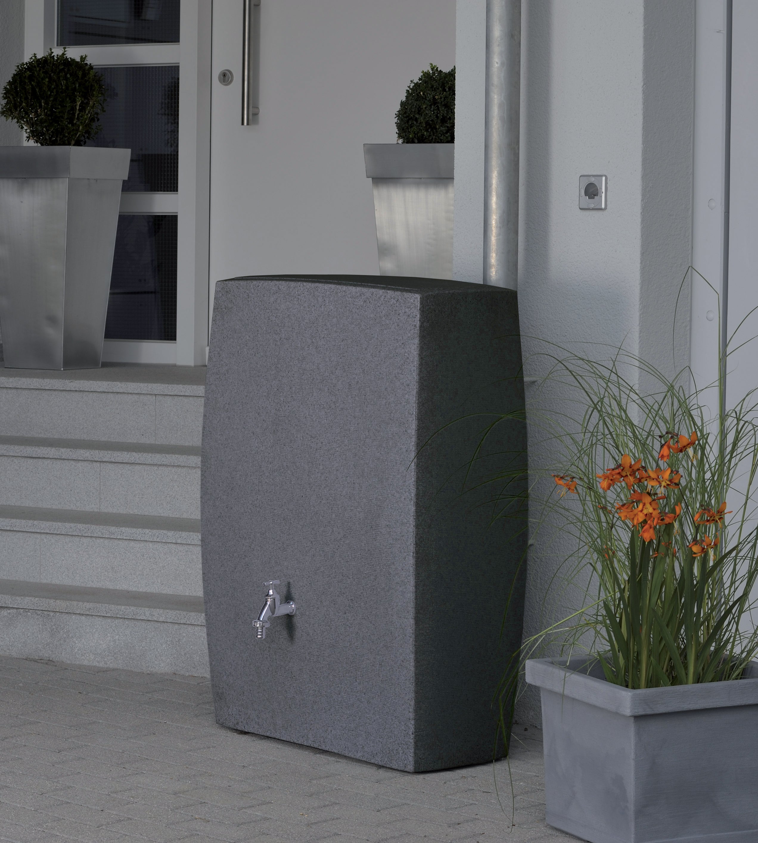 Noblesse 275 Litre Slim Water Butt with Optional Planter