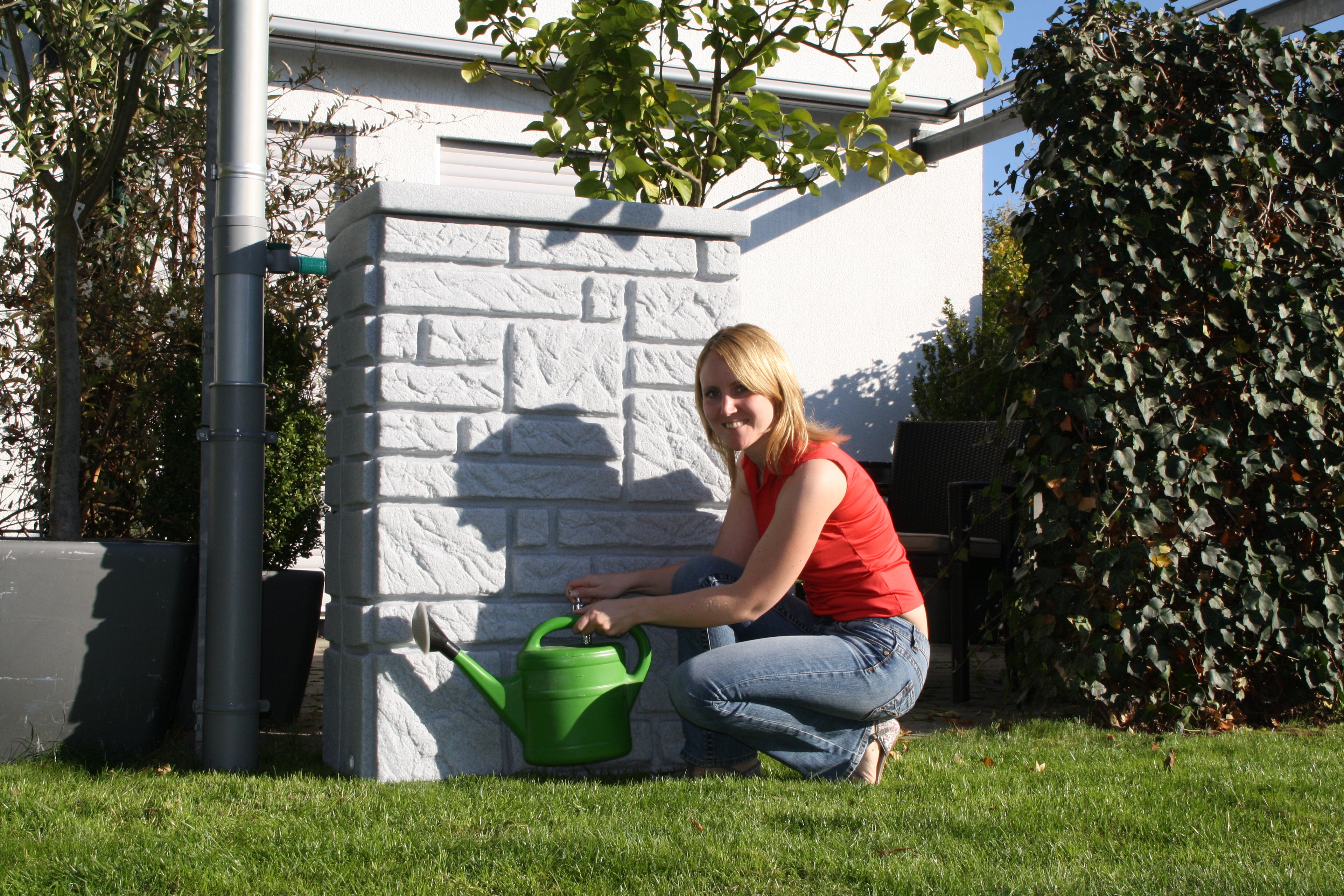 Maurano 300 Litre Water Butt with Optional Planter