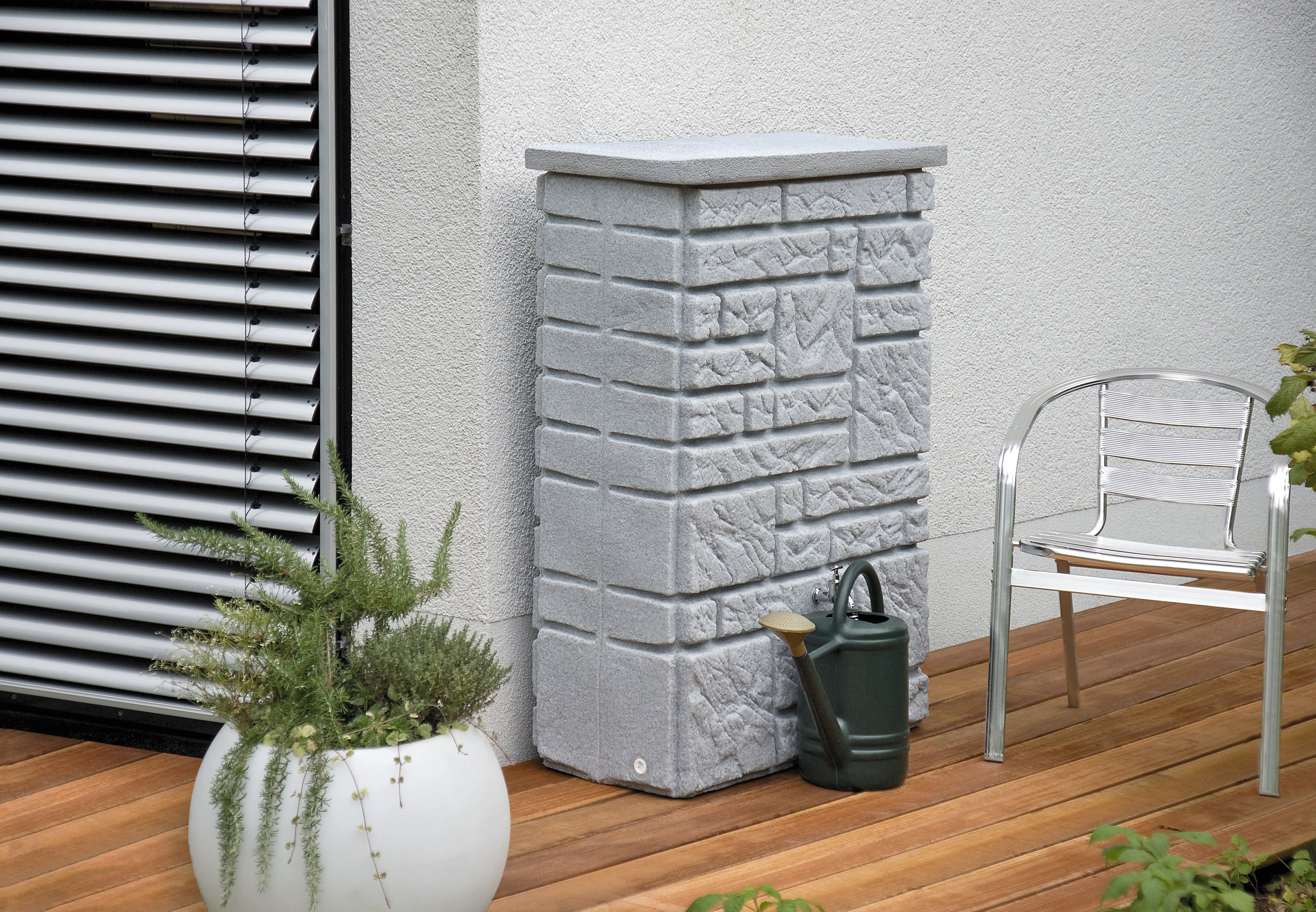 Maurano 300 Litre Water Butt with Optional Planter