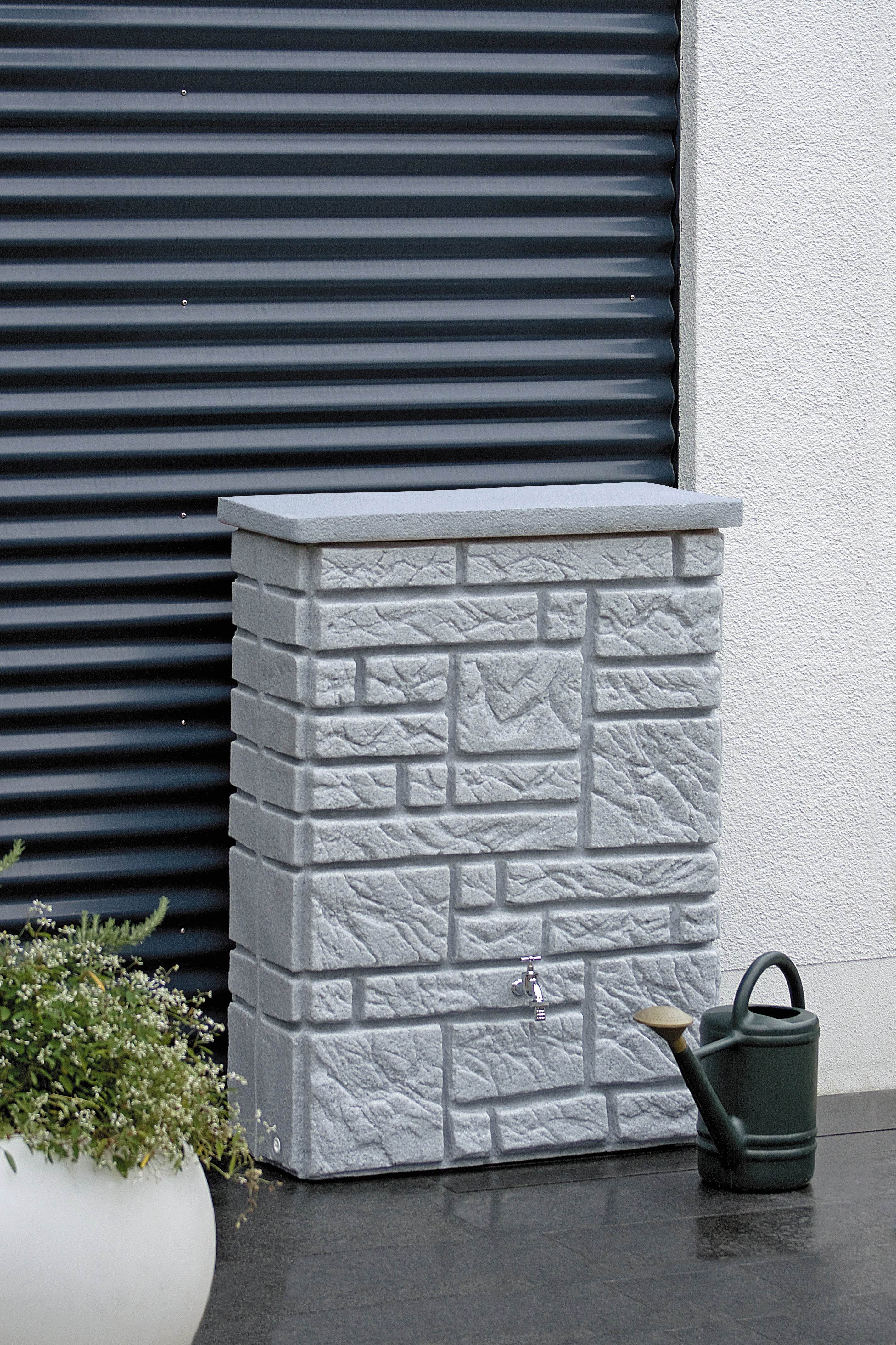 Maurano 300 Litre Water Butt with Optional Planter