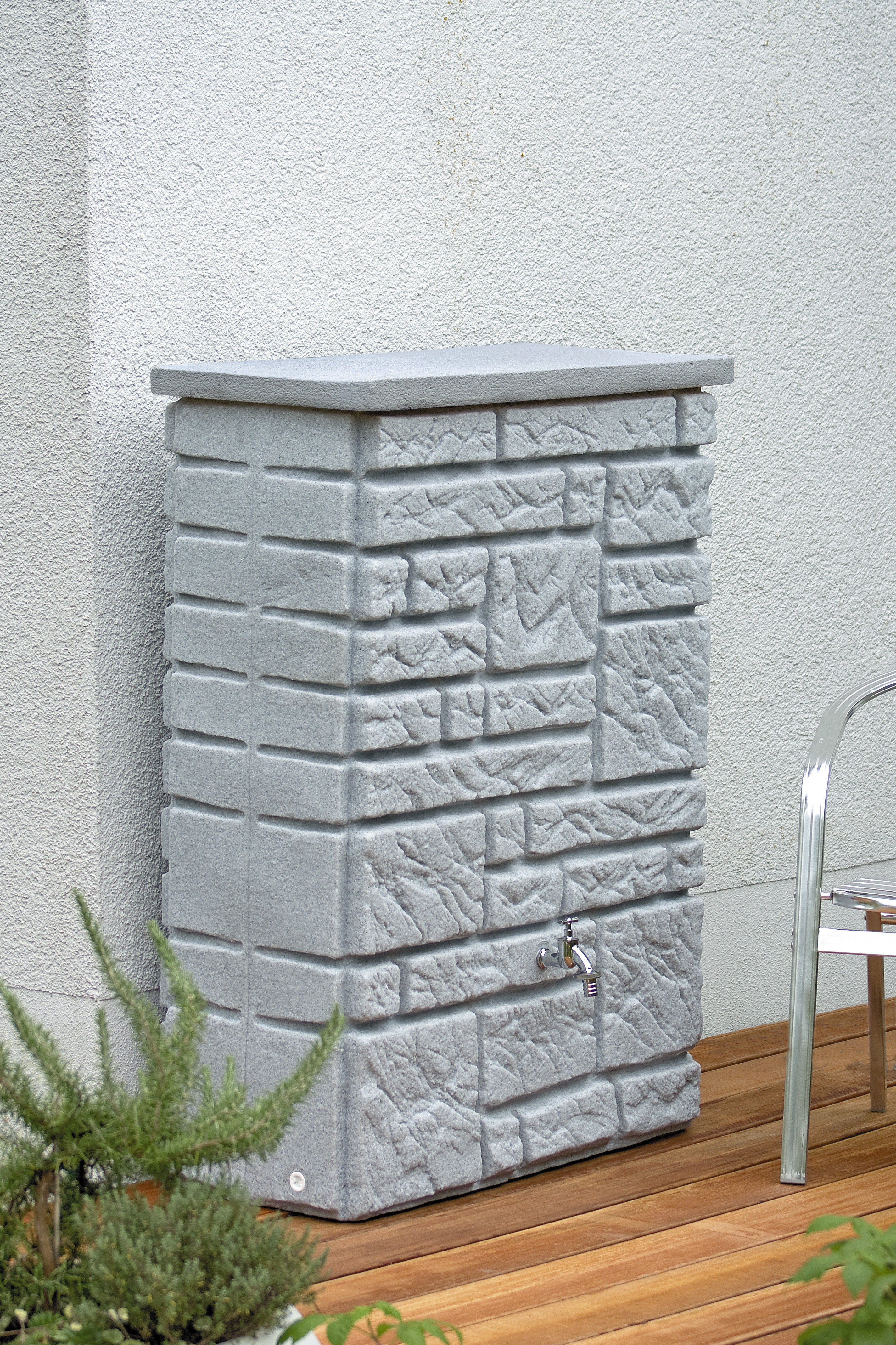 Maurano 300 Litre Water Butt with Optional Planter