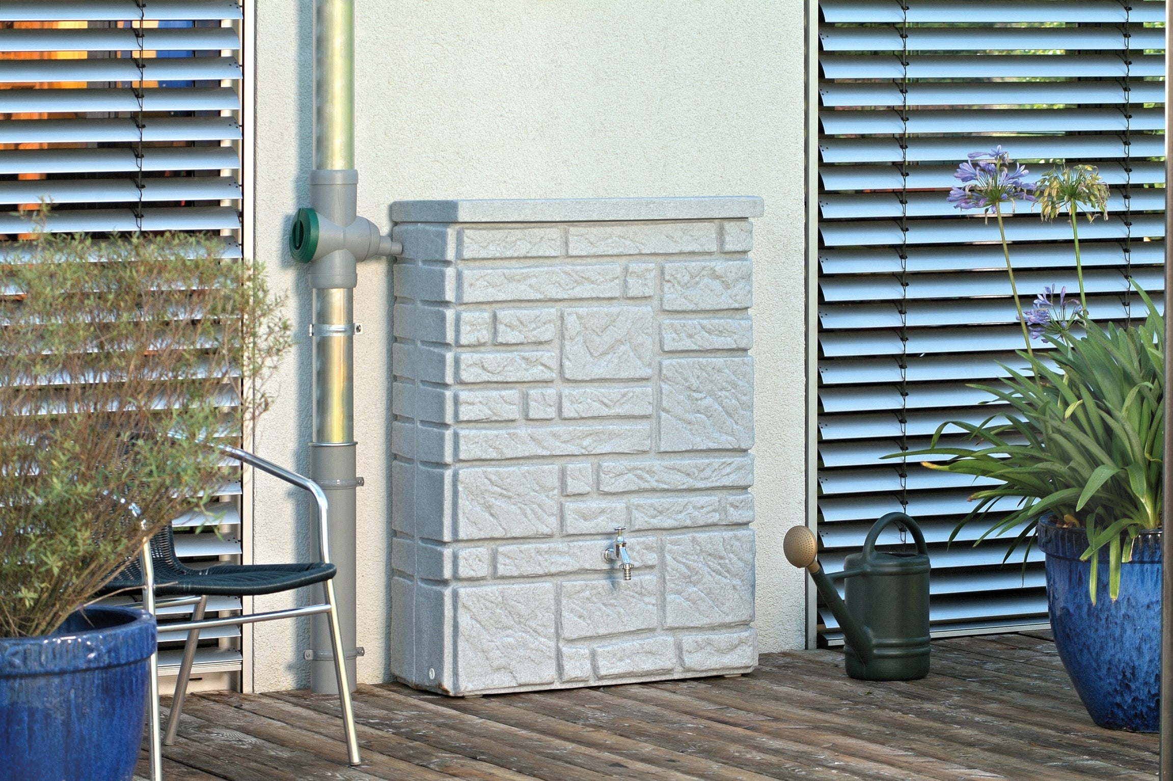 Maurano 300 Litre Water Butt with Optional Planter