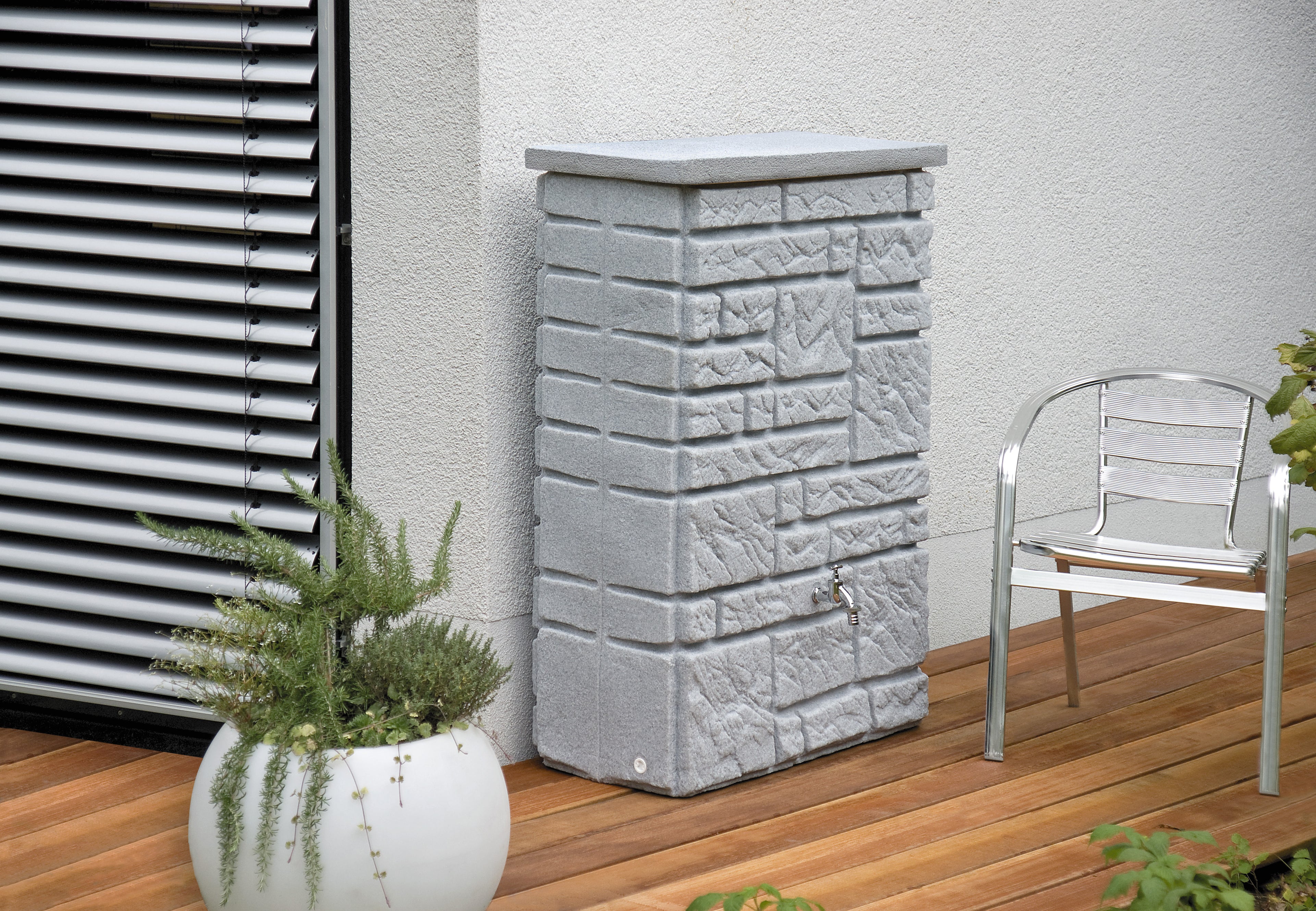 Maurano 300 Litre Water Butt with Optional Planter