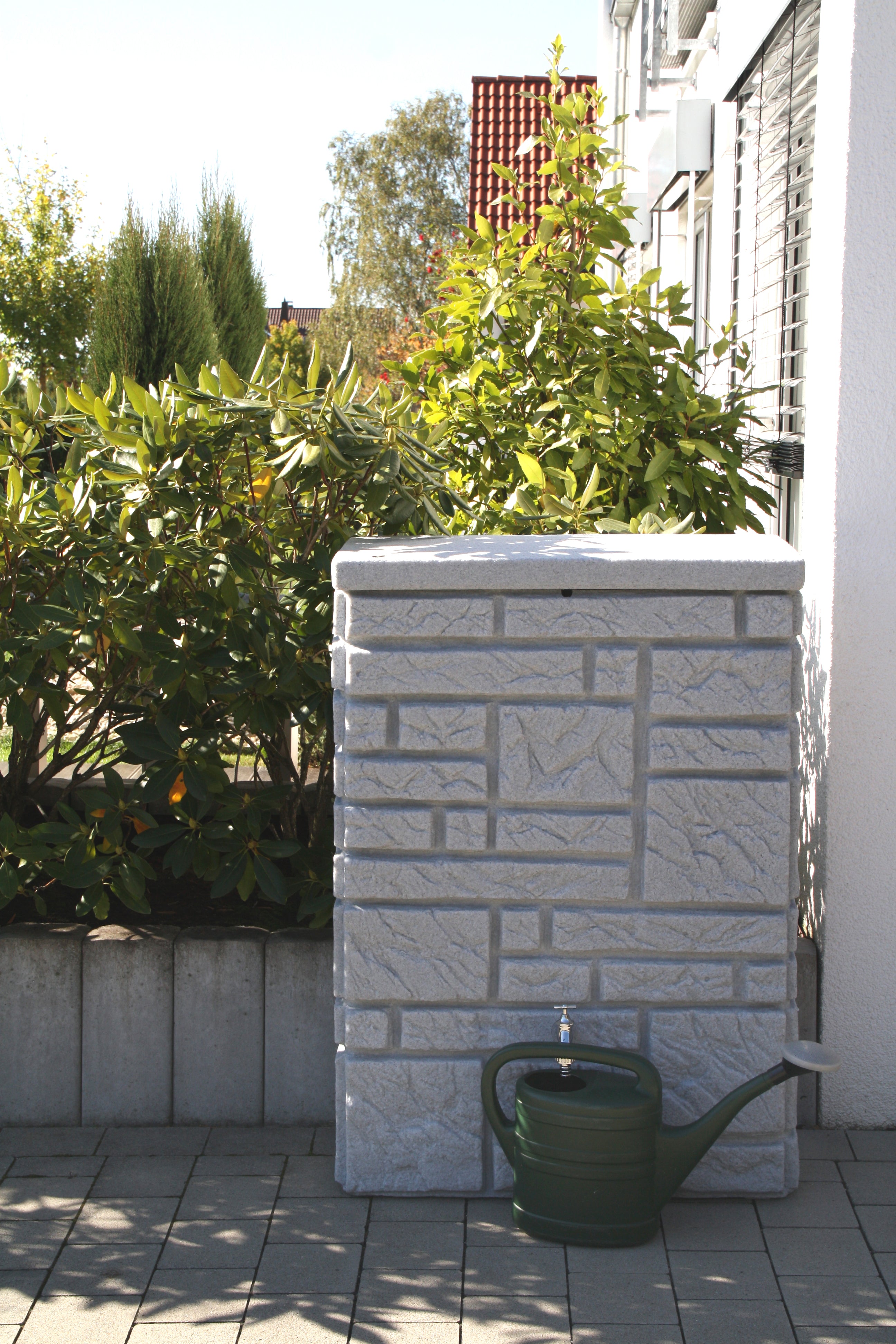 Maurano 300 Litre Water Butt with Optional Planter