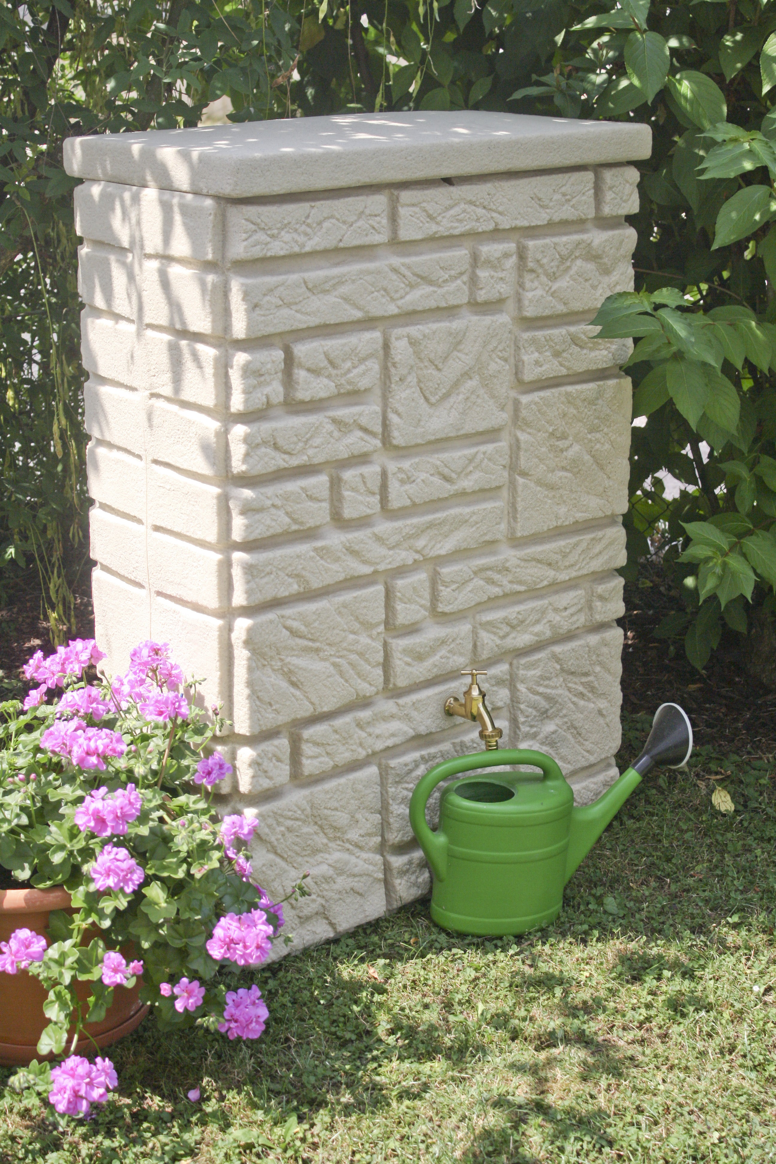 Maurano 300 Litre Water Butt with Optional Planter
