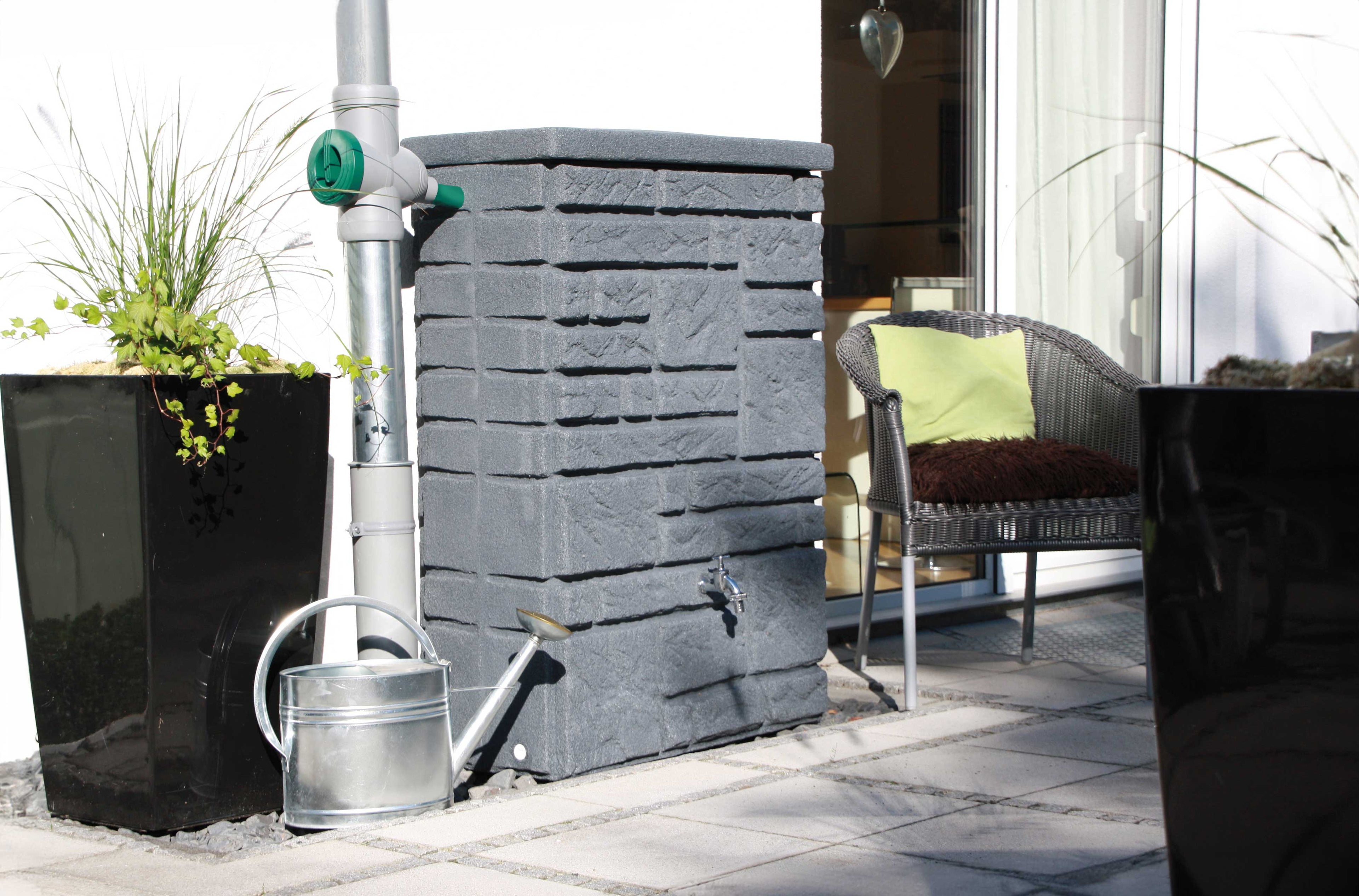 Maurano 300 Litre Water Butt with Optional Planter