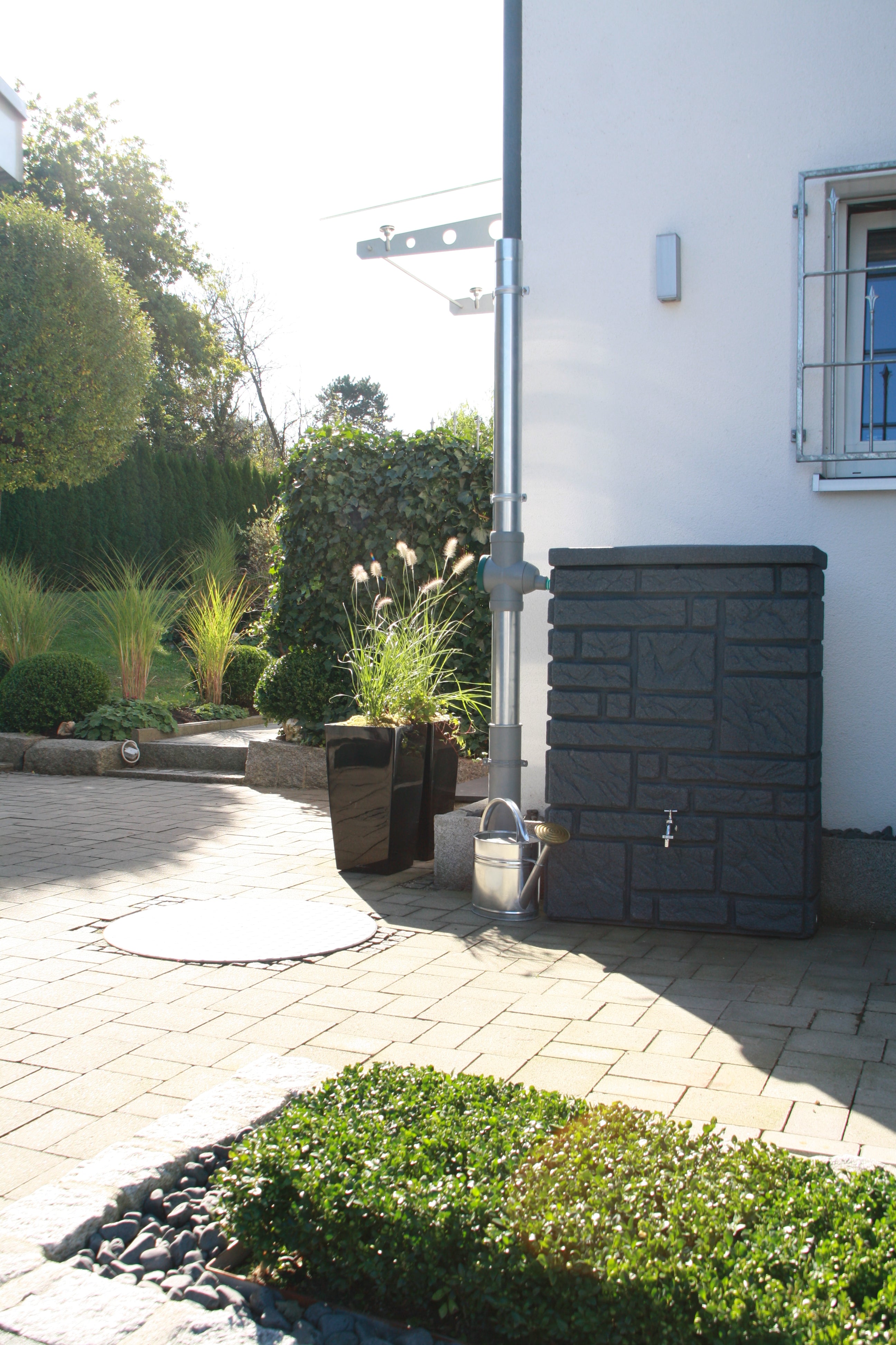Maurano 300 Litre Water Butt with Optional Planter