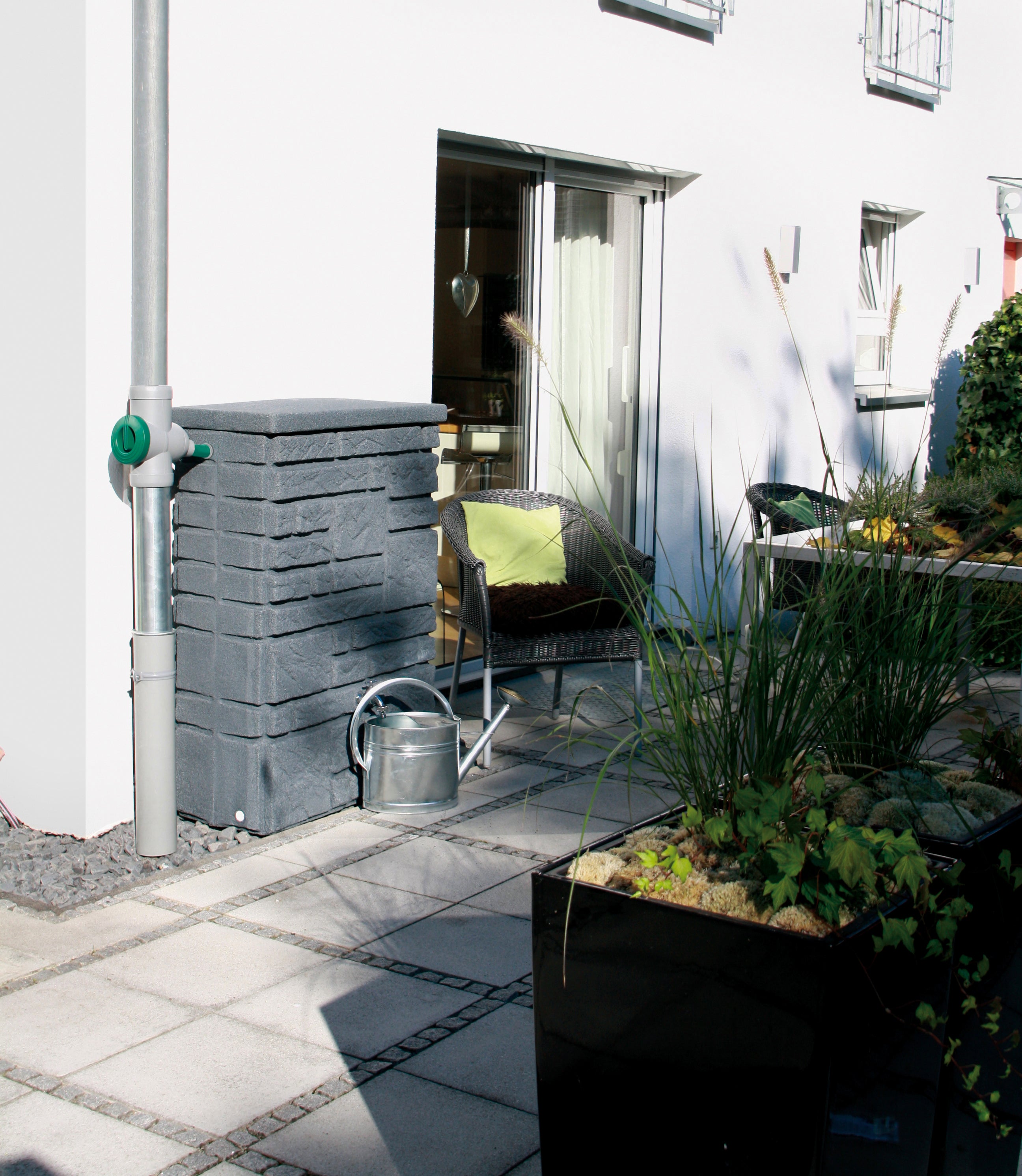 Maurano 300 Litre Water Butt with Optional Planter