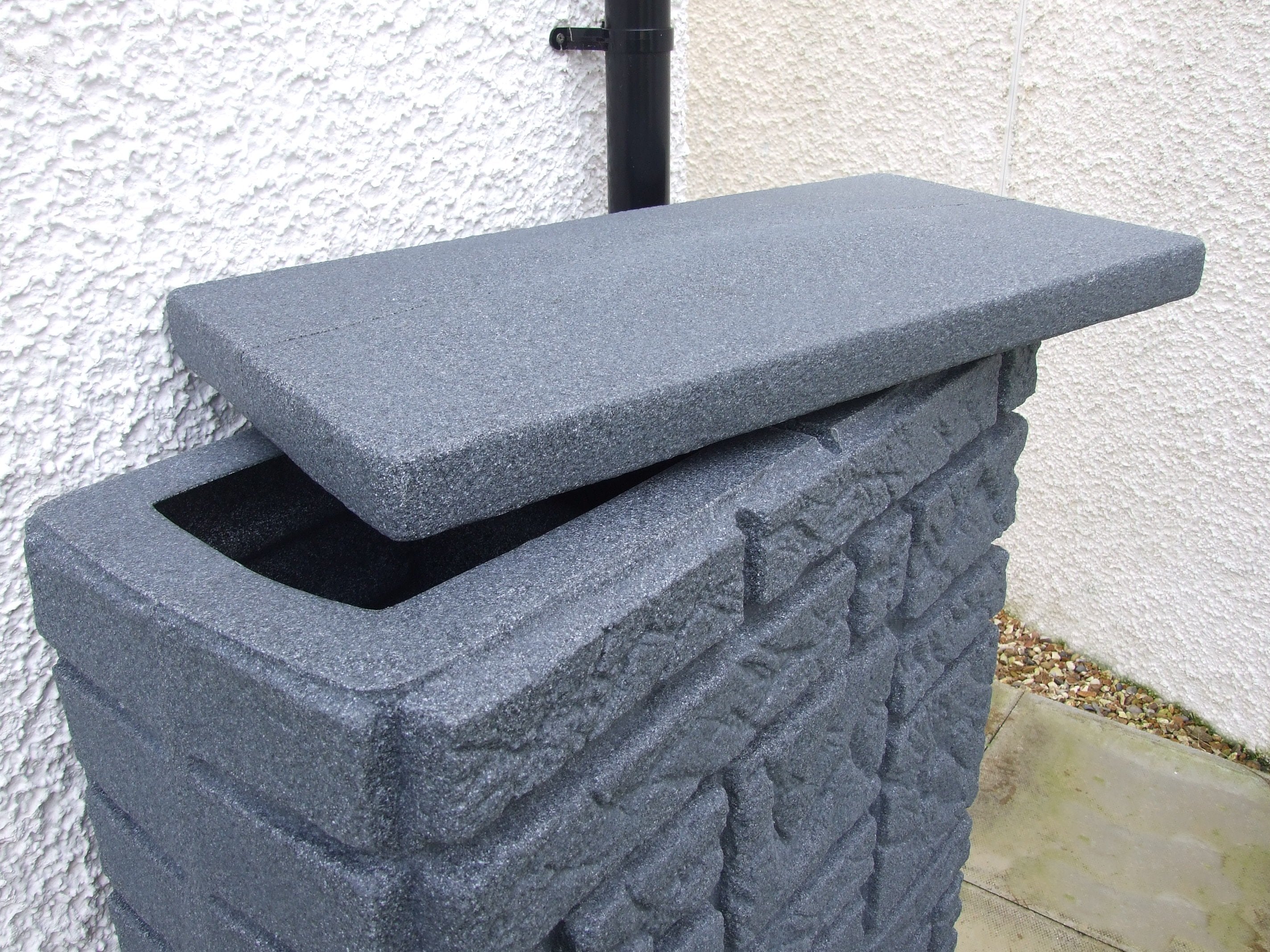 Maurano 300 Litre Water Butt with Optional Planter