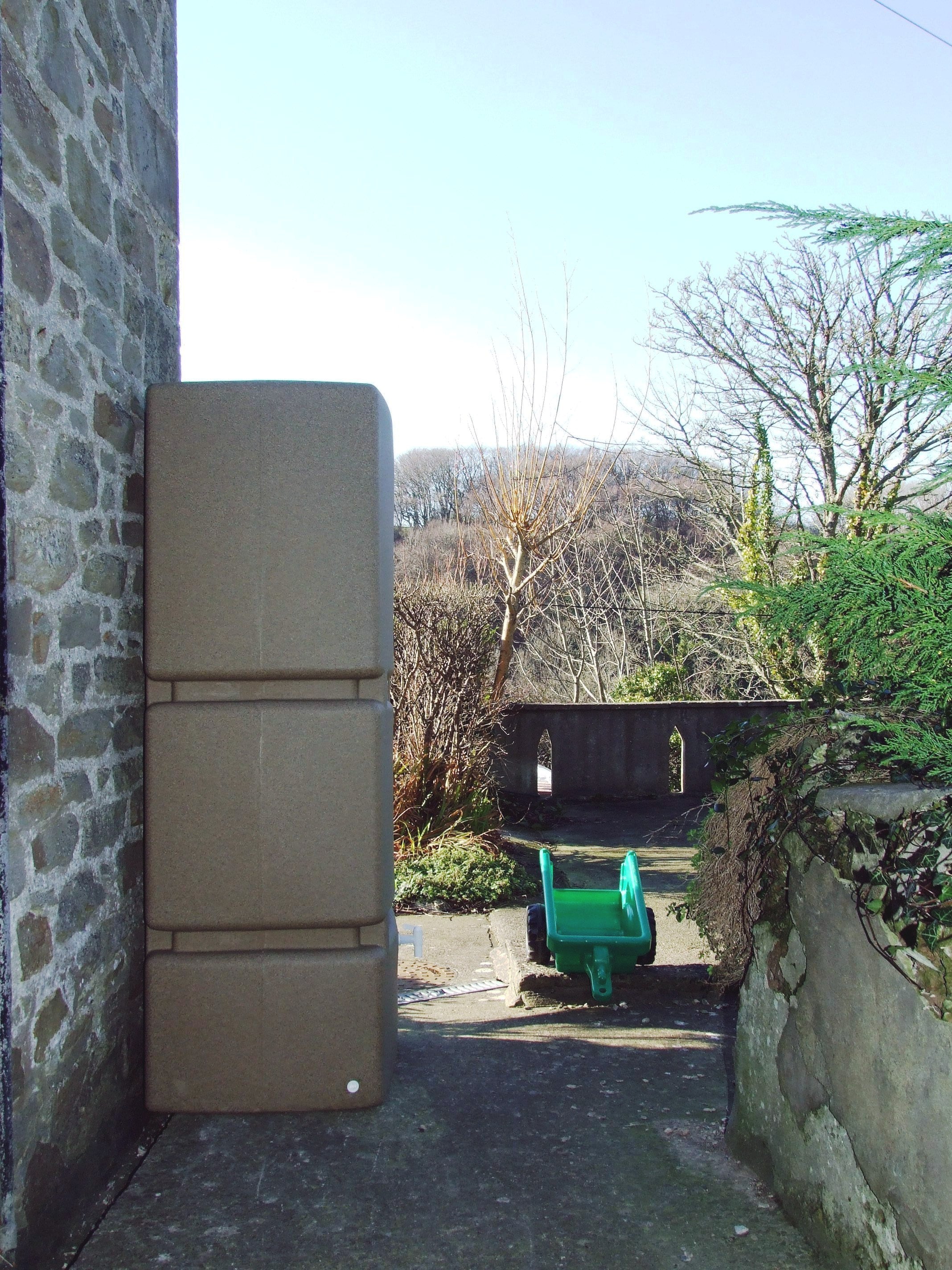 Wall Tank 800 Litres