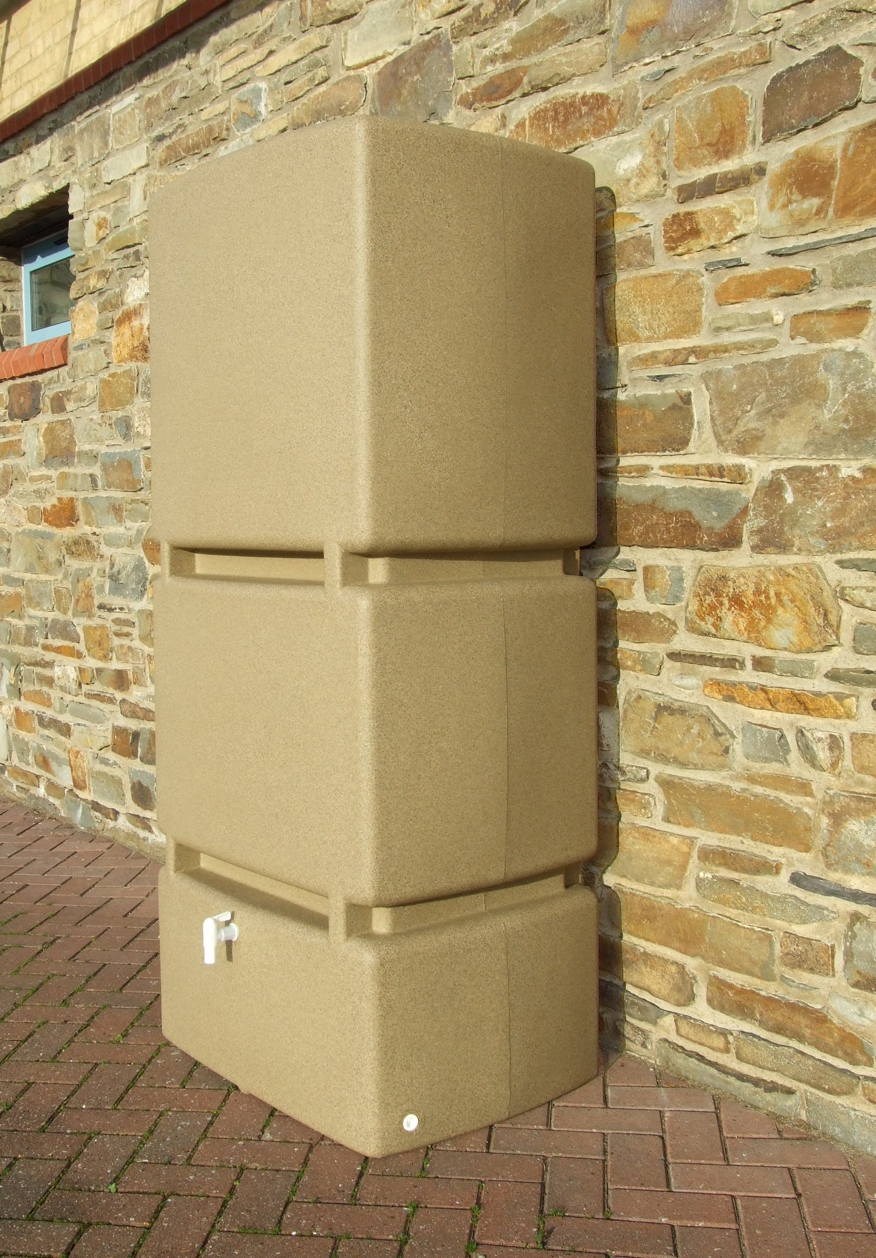 Wall Tank 800 Litres