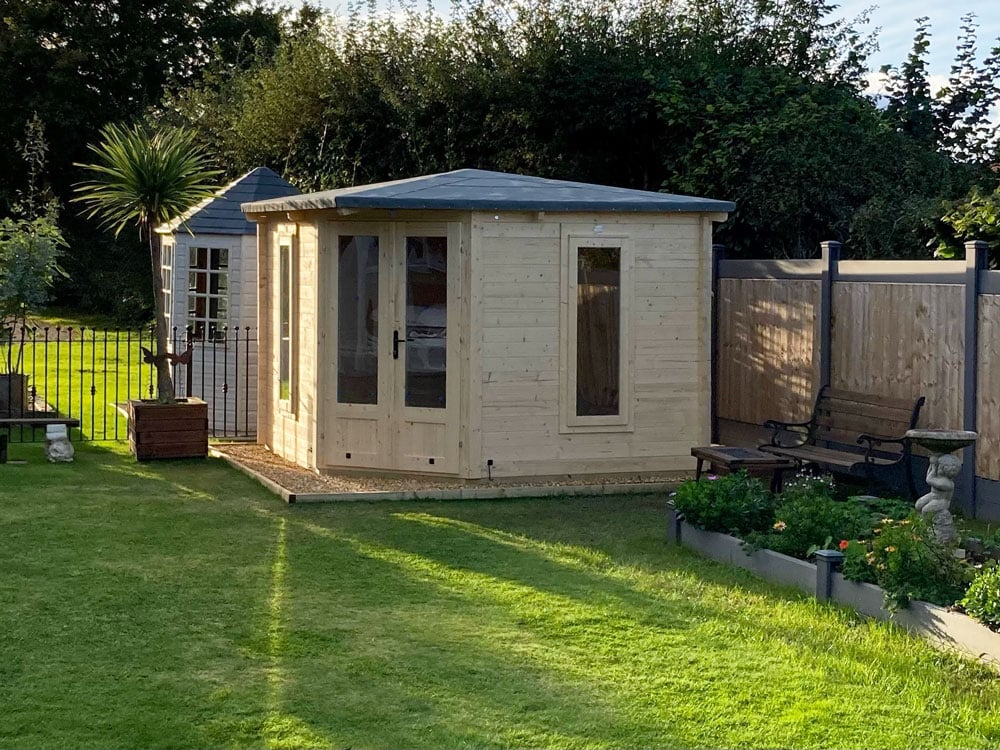 The Otters Corner 19mm Log Cabin